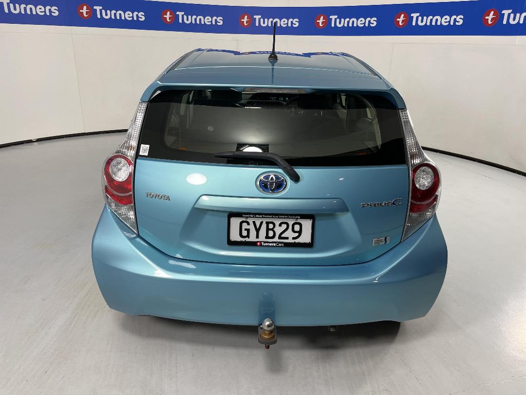 Photo '6' of Toyota Prius C