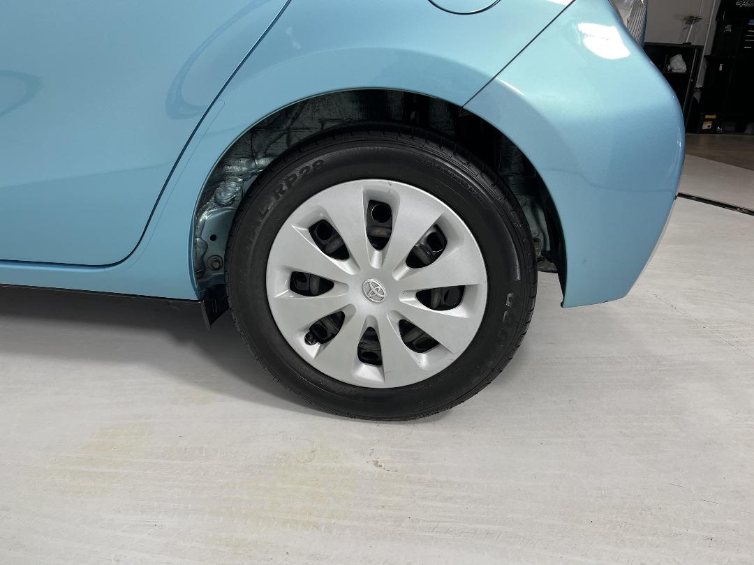 Photo '11' of Toyota Prius C