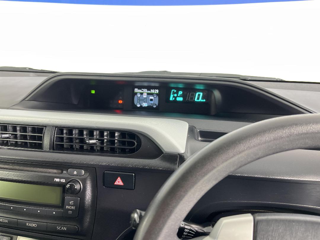 Photo '21' of Toyota Prius C