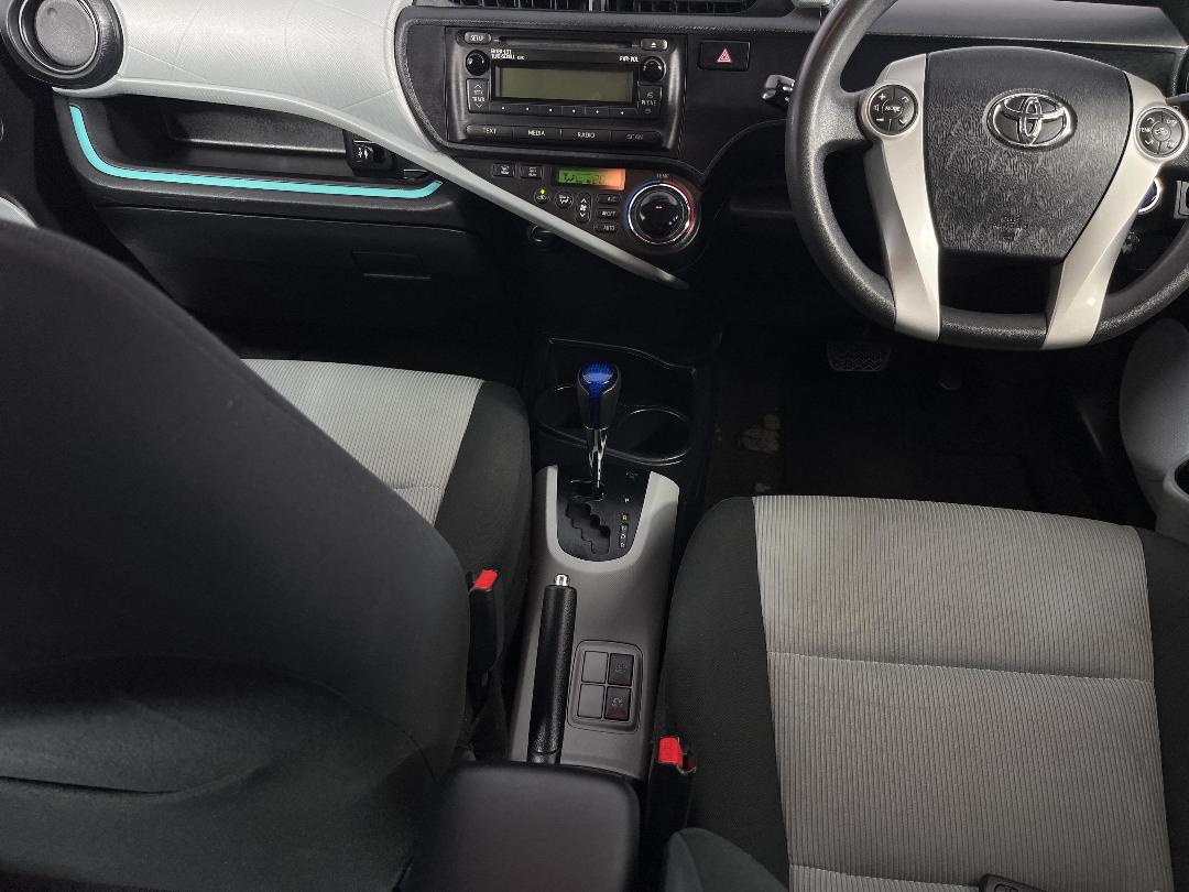 Photo '18' of Toyota Prius C