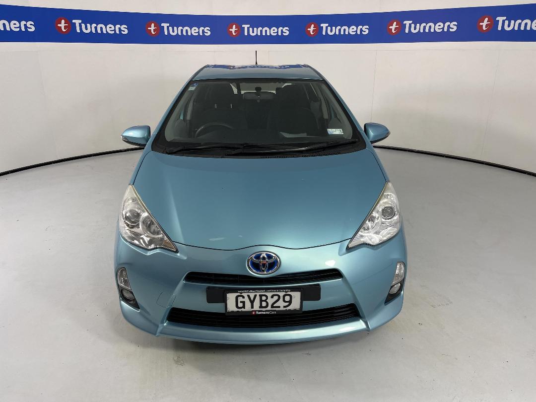 Photo '2' of Toyota Prius C