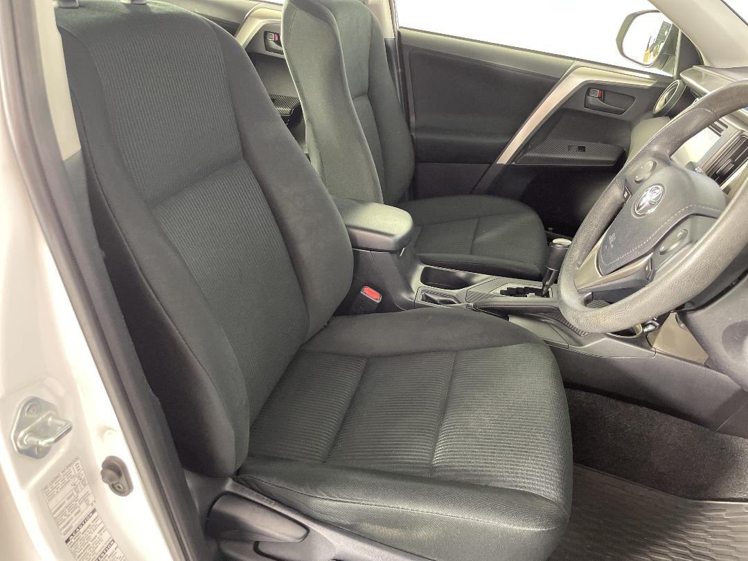 Photo '16' of Toyota Rav4