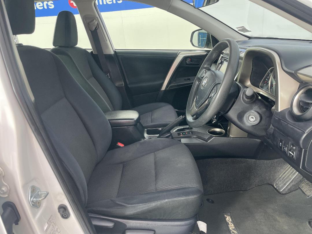 Photo '16' of Toyota Rav4 Photo '16' of Toyota Rav4