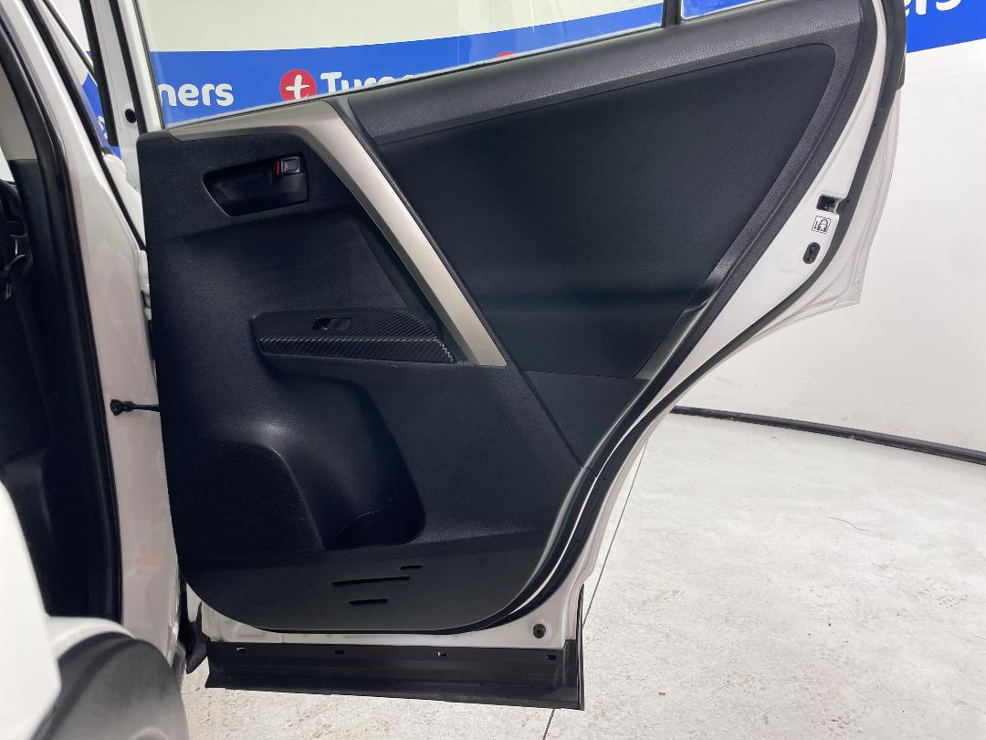 Photo '19' of Toyota Rav4 Photo '19' of Toyota Rav4