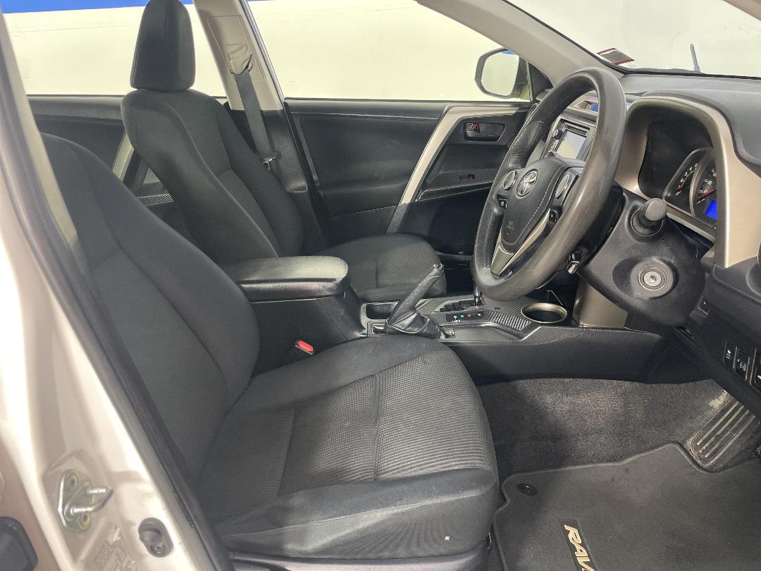 Photo '16' of Toyota Rav4