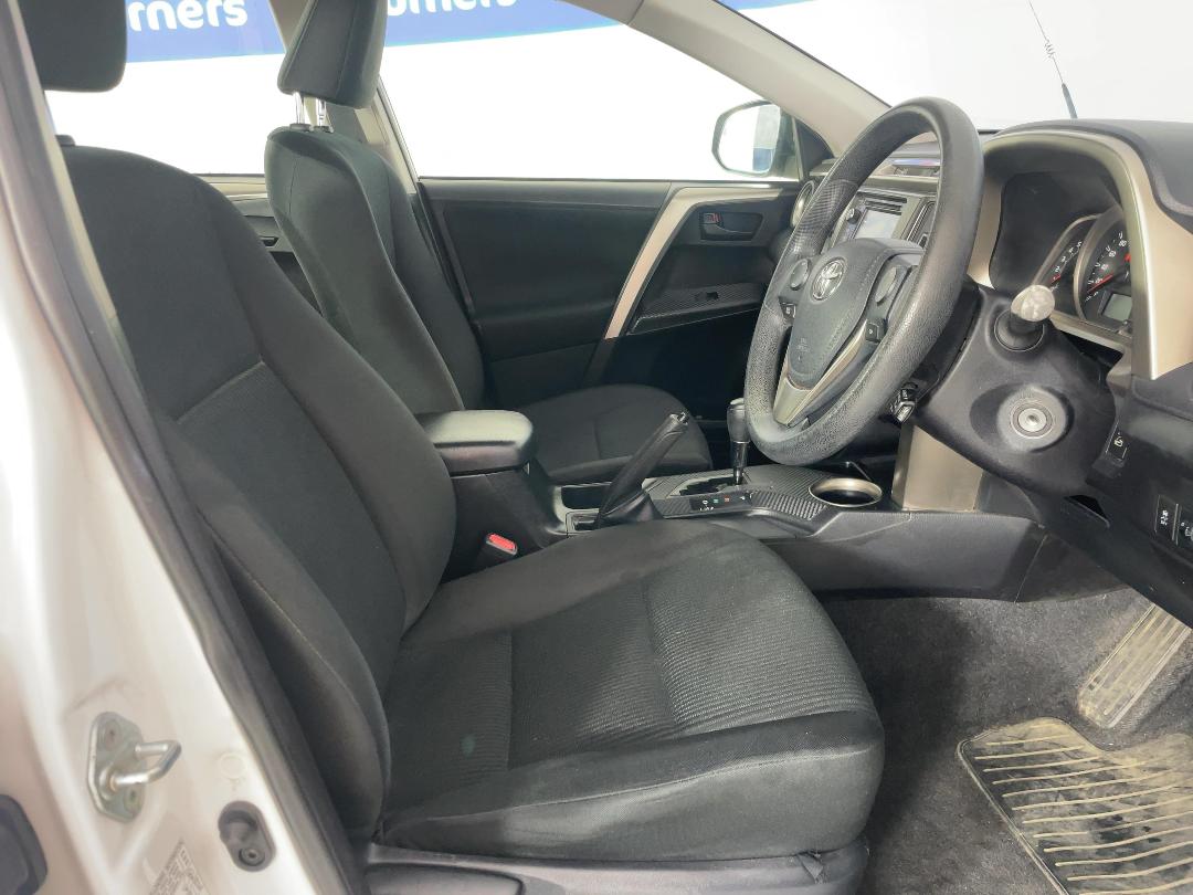 Photo '16' of Toyota Rav4