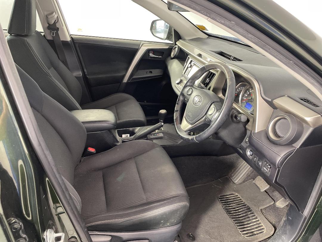 Photo '16' of Toyota Rav4