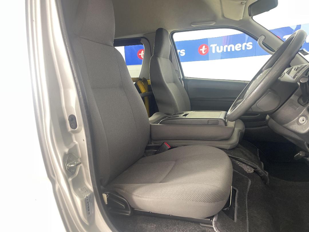 Photo '16' of Toyota Regius