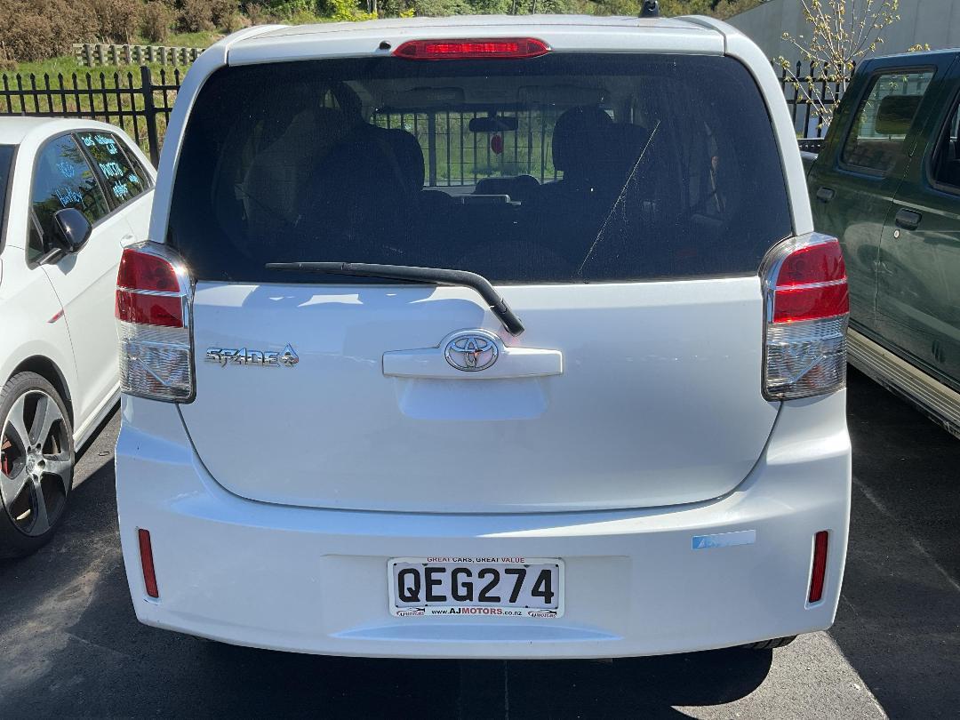 Photo '5' of Toyota Spade Photo '5' of Toyota Spade