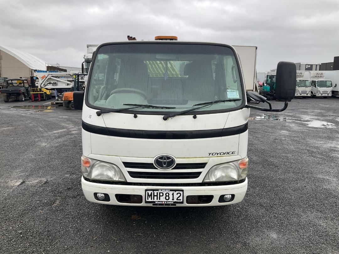 Photo '10' of Toyota Toyoace Double Cab - Flat Deck Photo '10' of Toyota Toyoace Double Cab - Flat Deck