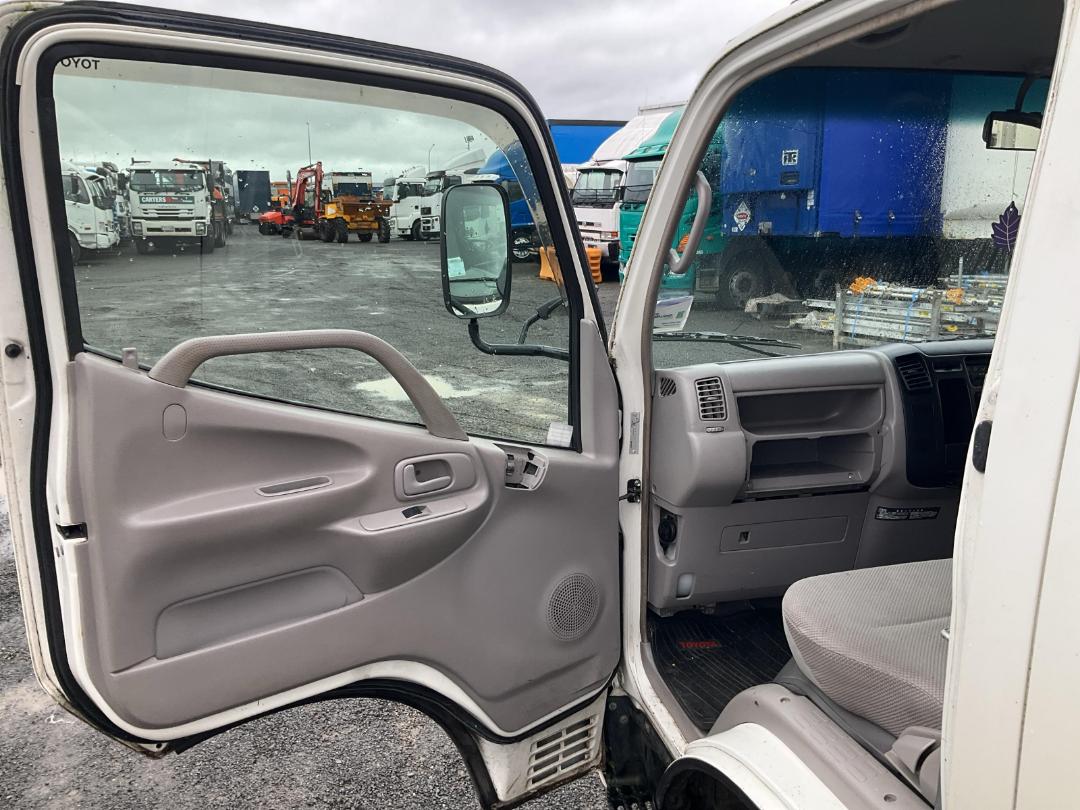 Photo '19' of Toyota Toyoace Double Cab - Flat Deck Photo '19' of Toyota Toyoace Double Cab - Flat Deck