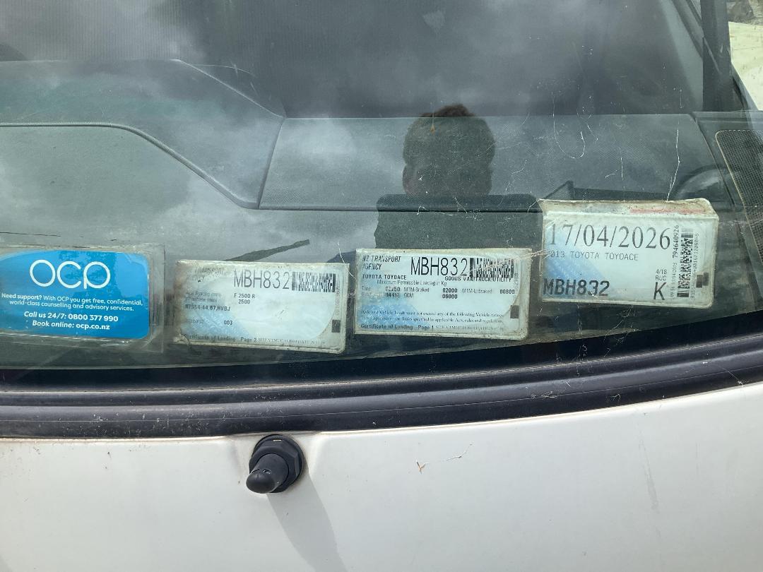 Photo '17' of Toyota Toyoace Flat Deck