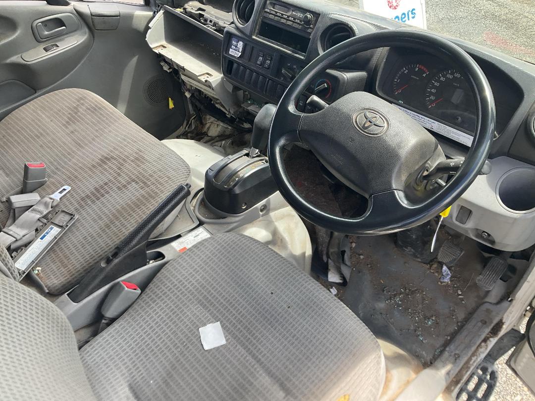 Photo '43' of Toyota Toyoace Flat Deck