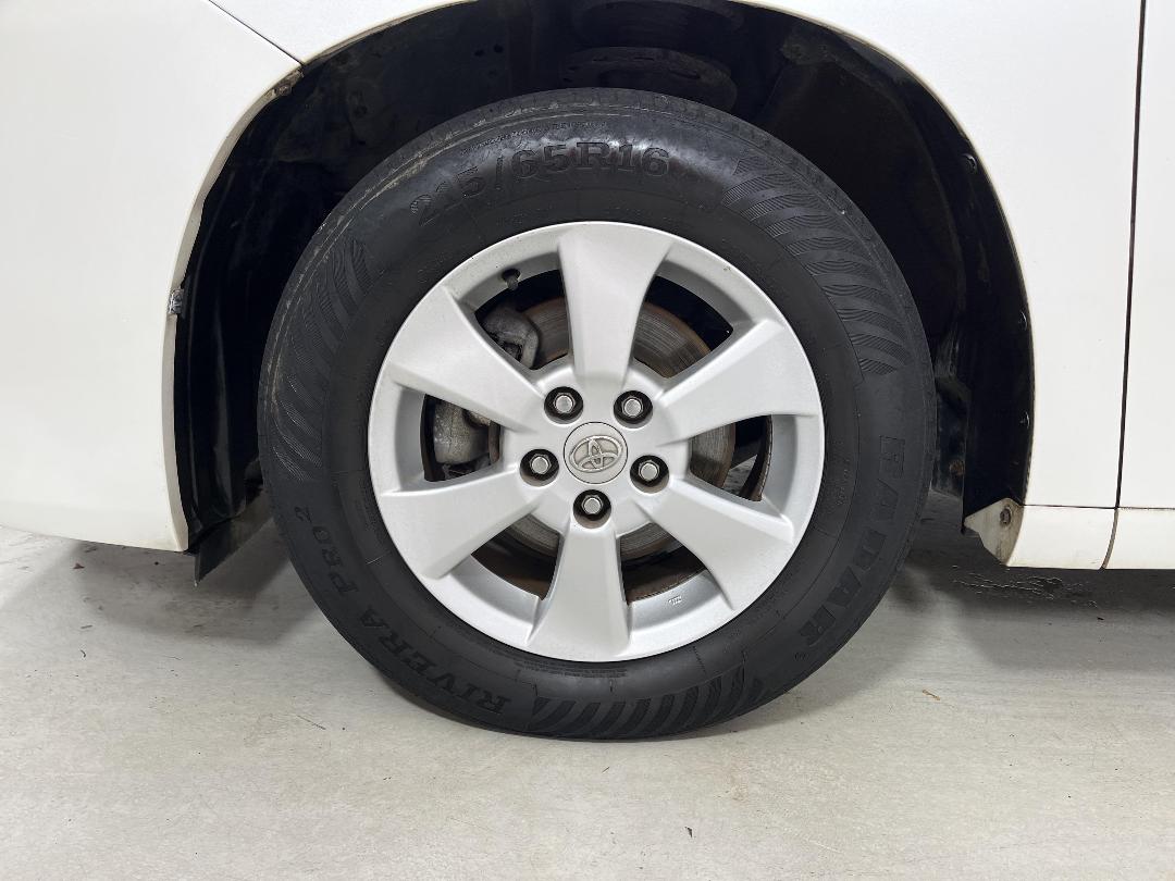 Photo '10' of Toyota Vellfire