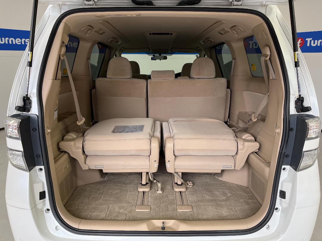 Photo '14' of Toyota Vellfire