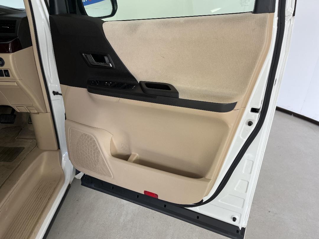 Photo '15' of Toyota Vellfire