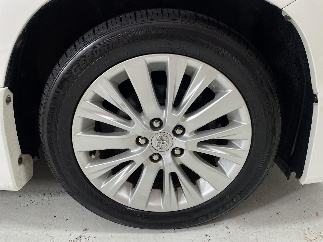 Photo '9' of Toyota Vellfire Photo '9' of Toyota Vellfire