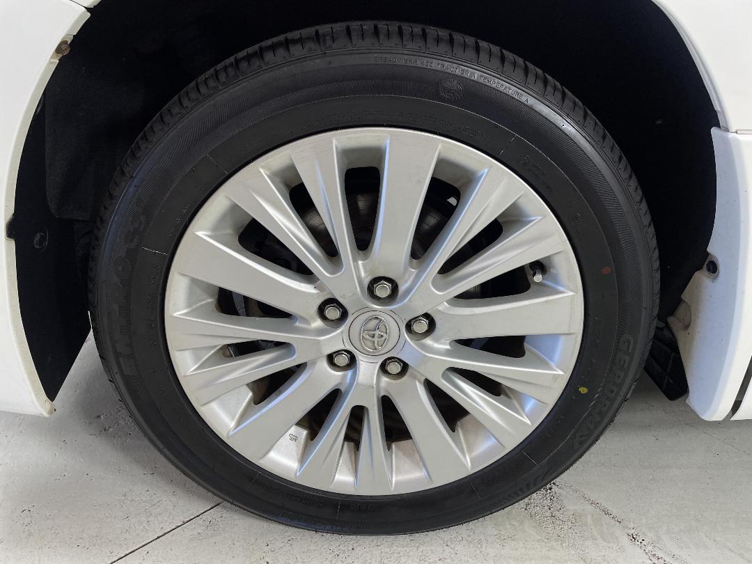 Photo '12' of Toyota Vellfire Photo '12' of Toyota Vellfire