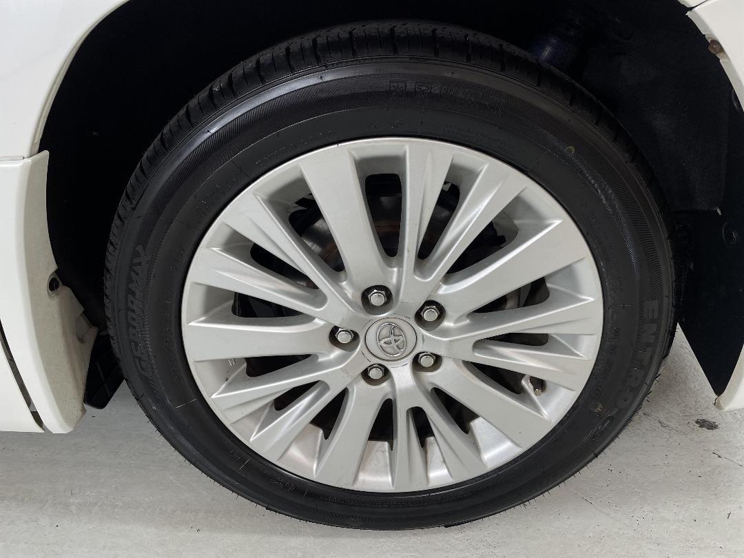 Photo '11' of Toyota Vellfire Photo '11' of Toyota Vellfire