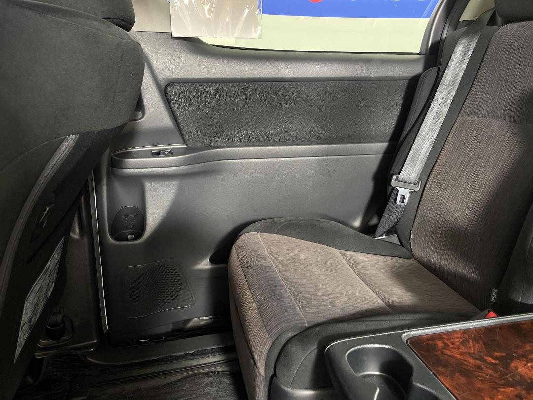 Photo '19' of Toyota Vellfire Photo '19' of Toyota Vellfire