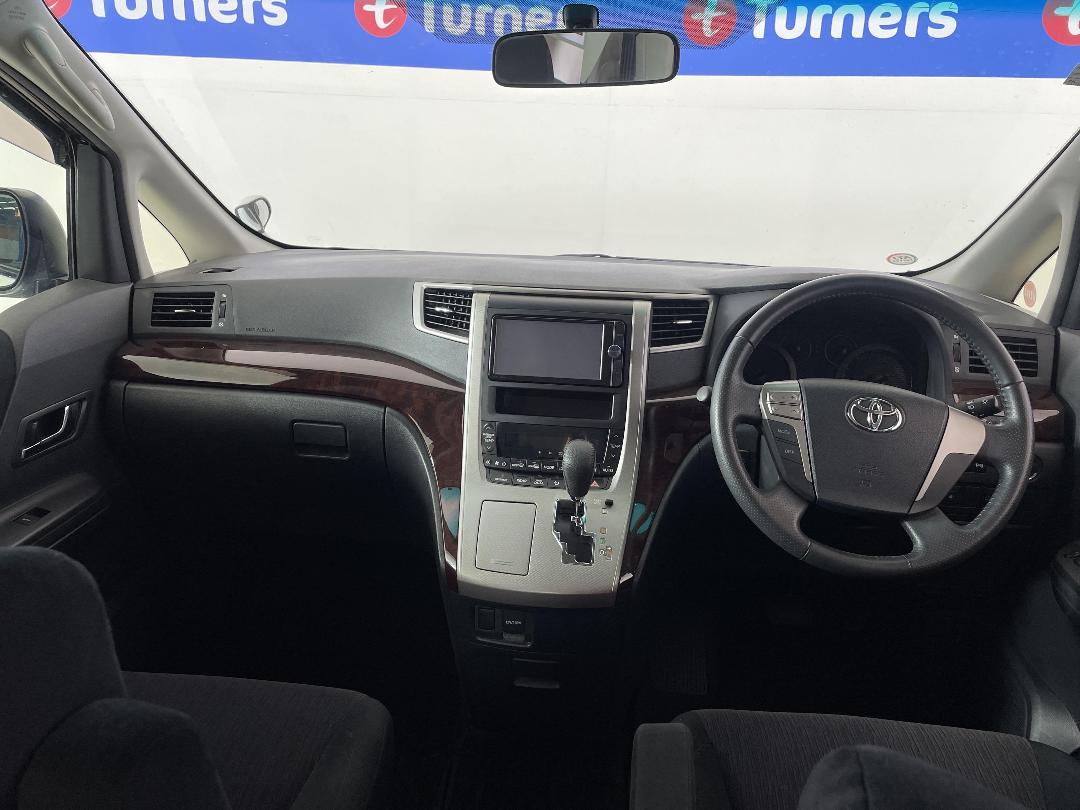 Photo '17' of Toyota Vellfire Photo '17' of Toyota Vellfire