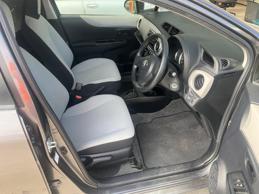 Photo '9' of Toyota Vitz