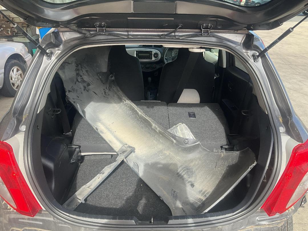 Photo '11' of Toyota Vitz