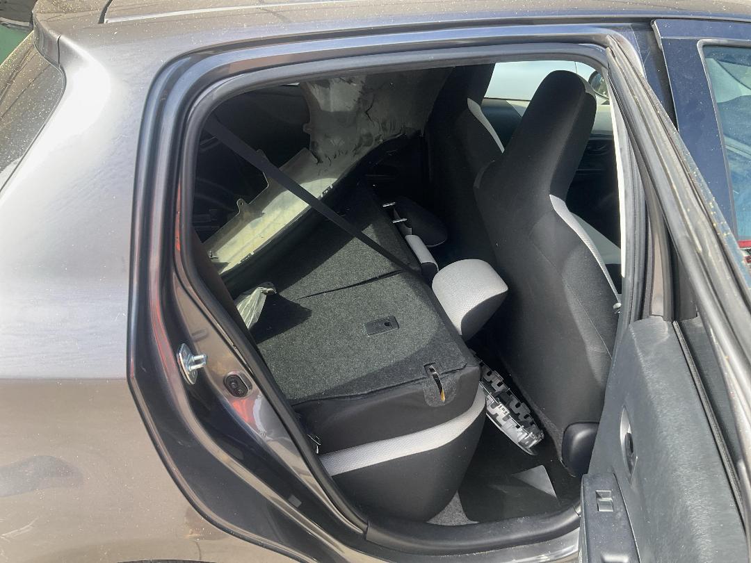 Photo '10' of Toyota Vitz