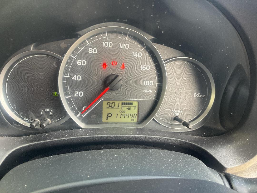 Photo '8' of Toyota Vitz