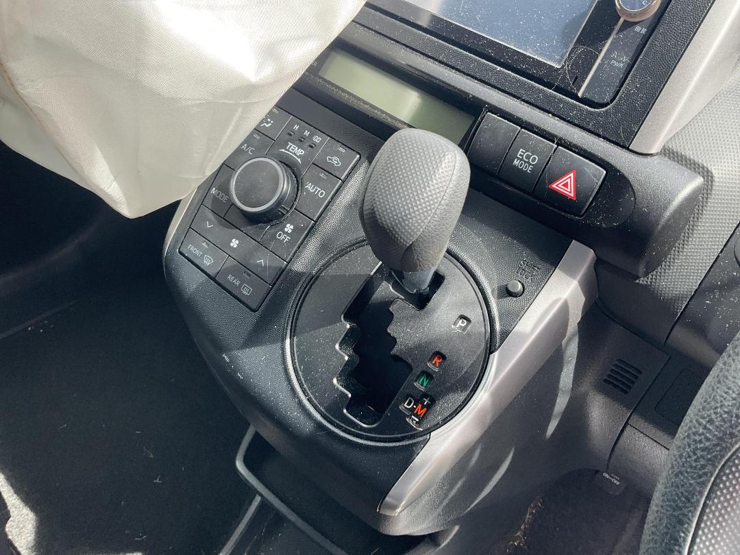 Photo '12' of Toyota Wish