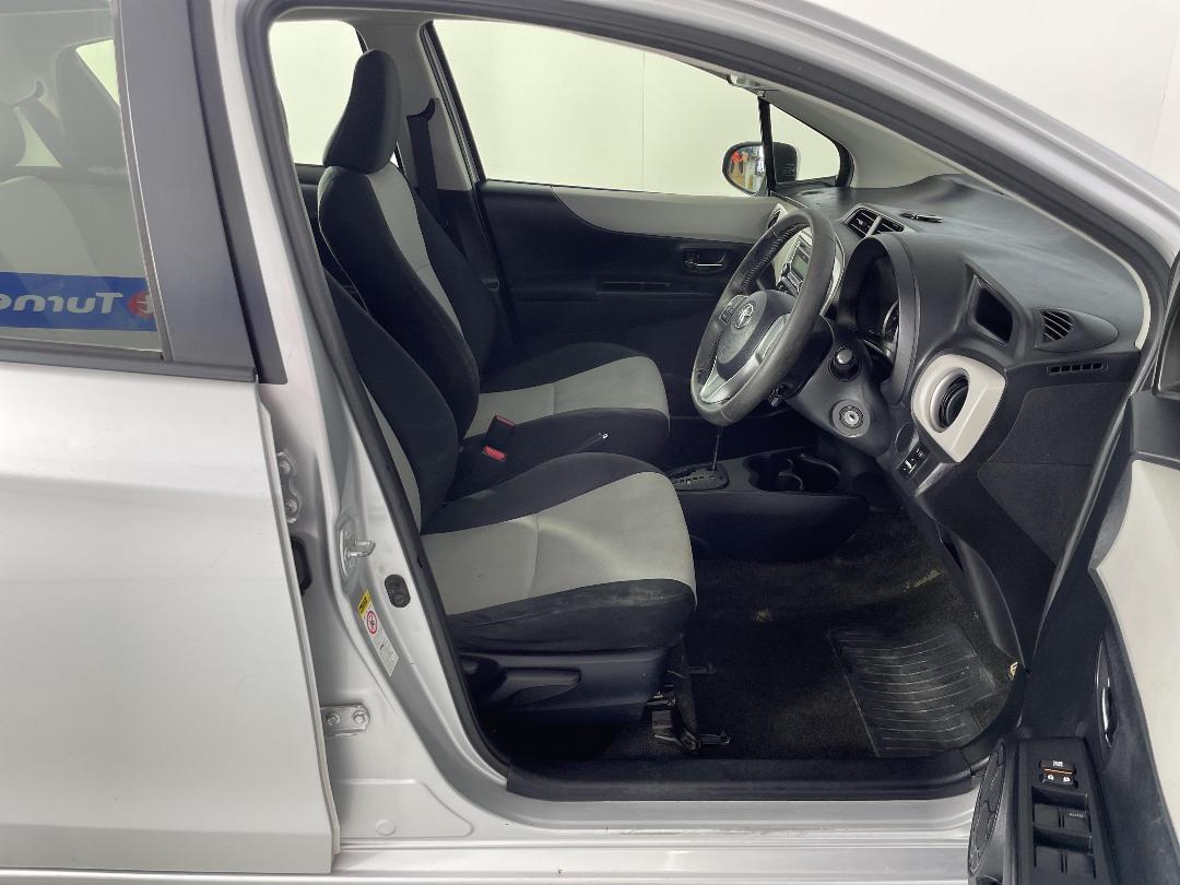 Photo '16' of Toyota Yaris Photo '16' of Toyota Yaris