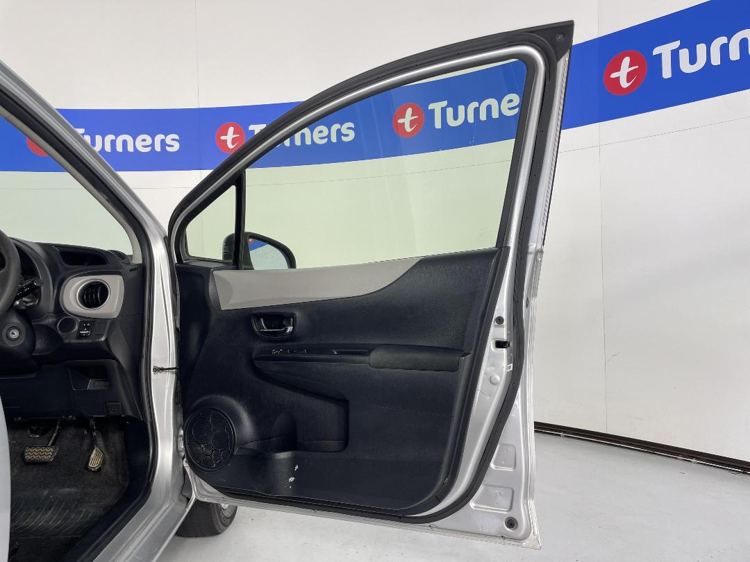 Photo '15' of Toyota Yaris Photo '15' of Toyota Yaris