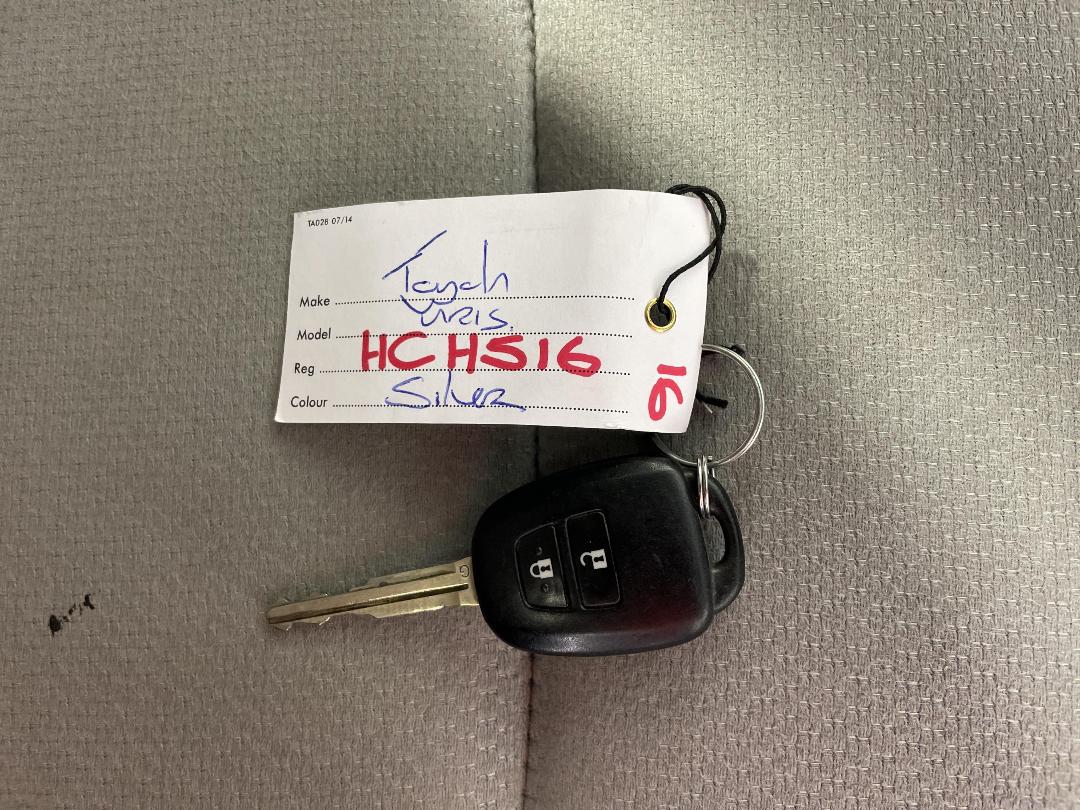 Photo '22' of Toyota Yaris Photo '22' of Toyota Yaris