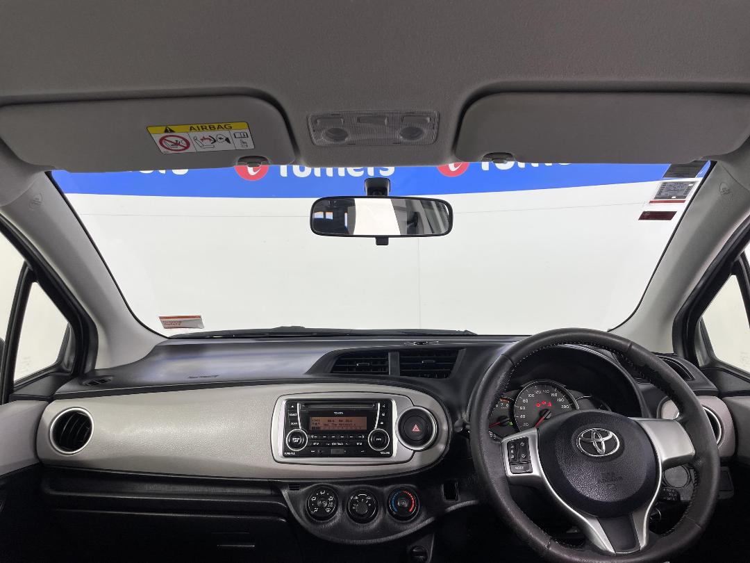 Photo '17' of Toyota Yaris Photo '17' of Toyota Yaris