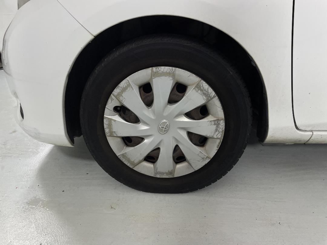 Photo '10' of Toyota Yaris