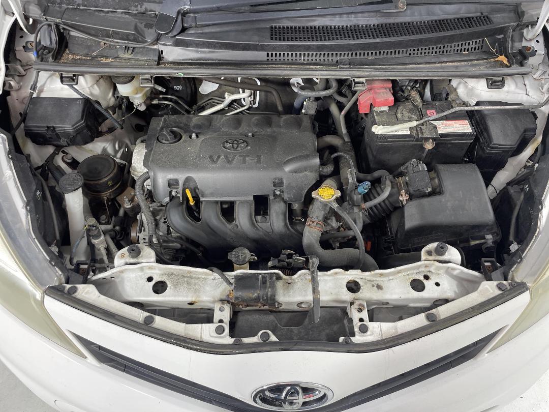 Photo '13' of Toyota Yaris