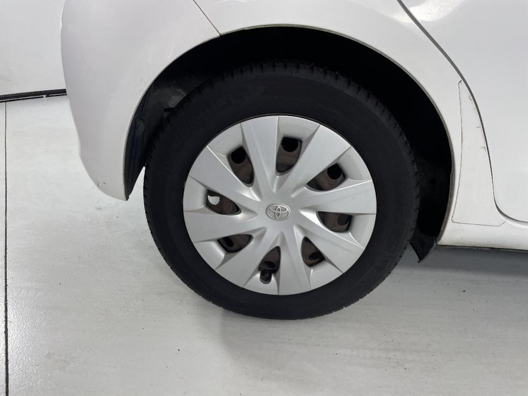 Photo '12' of Toyota Yaris