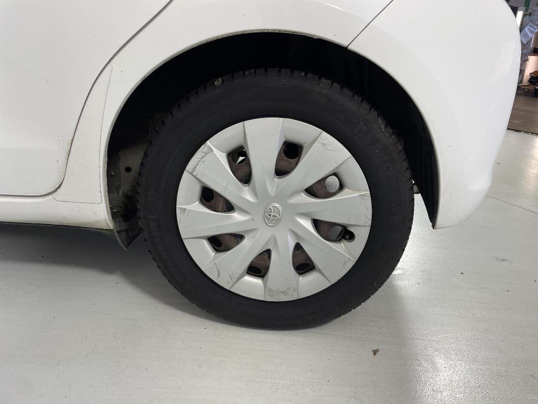 Photo '11' of Toyota Yaris