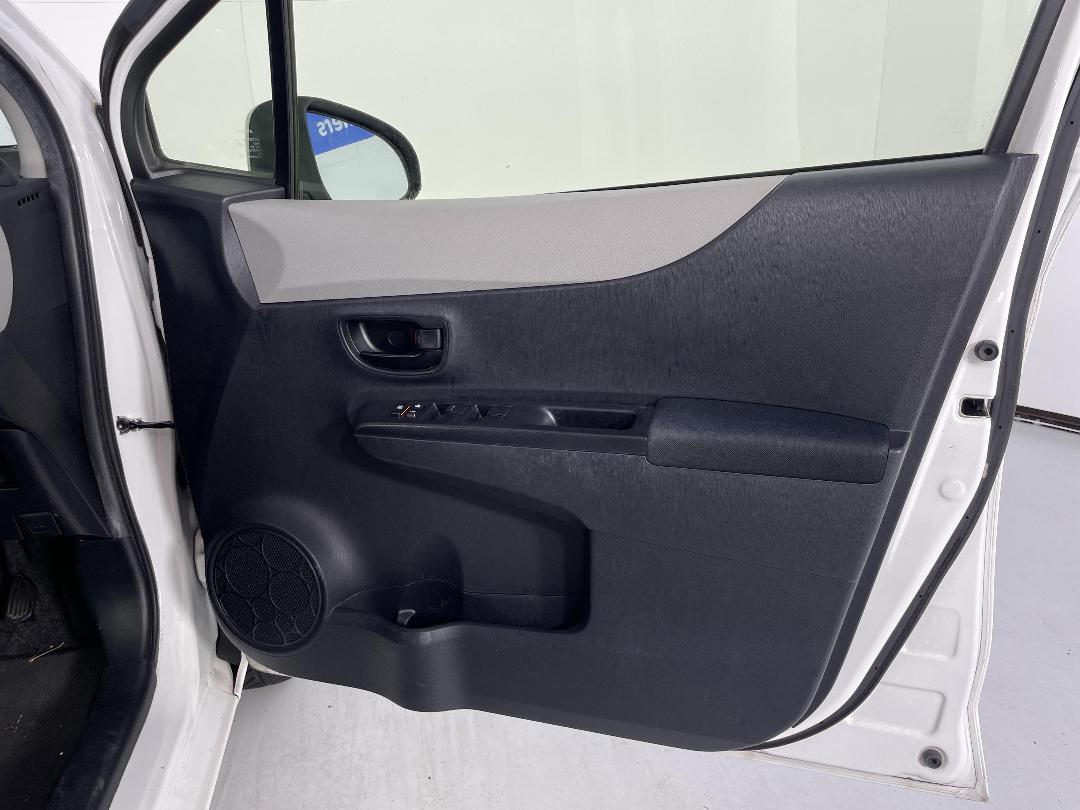 Photo '15' of Toyota Yaris