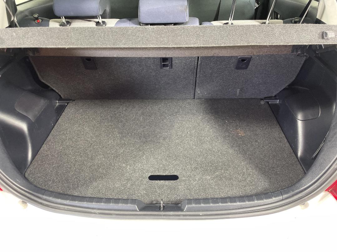 Photo '14' of Toyota Yaris