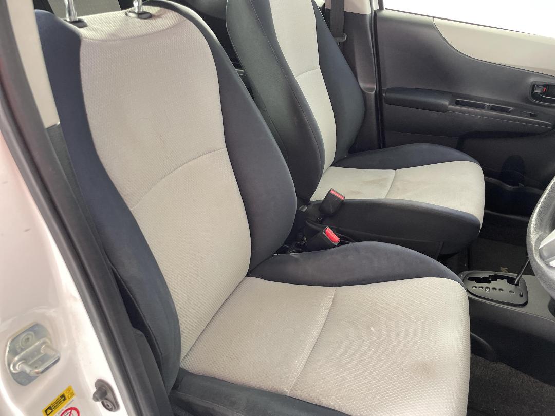 Photo '16' of Toyota Yaris