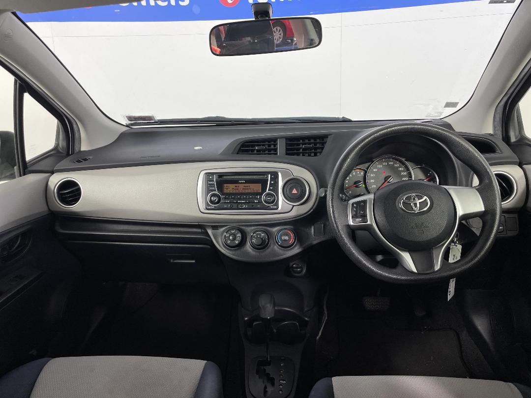 Photo '17' of Toyota Yaris