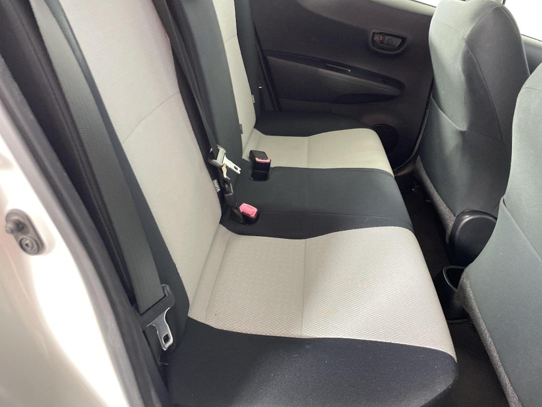 Photo '20' of Toyota Yaris