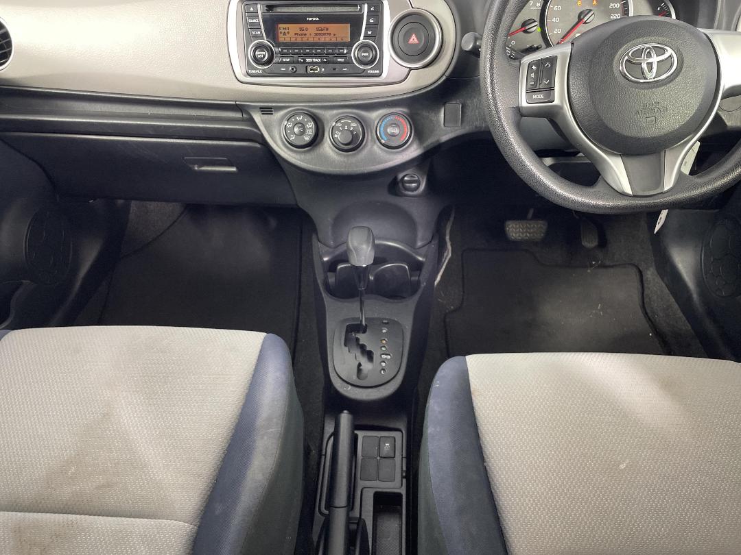 Photo '18' of Toyota Yaris