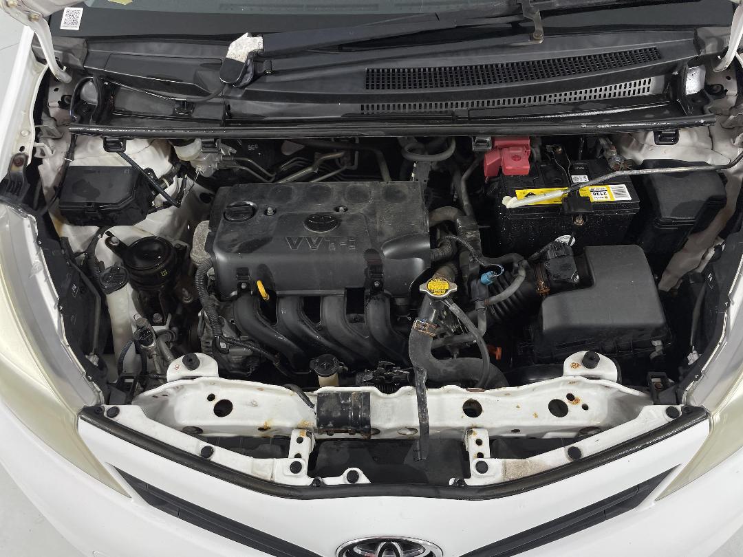 Photo '13' of Toyota Yaris