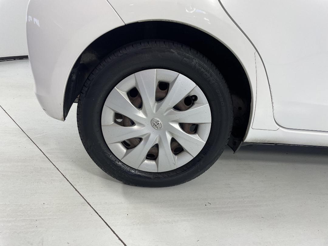 Photo '12' of Toyota Yaris