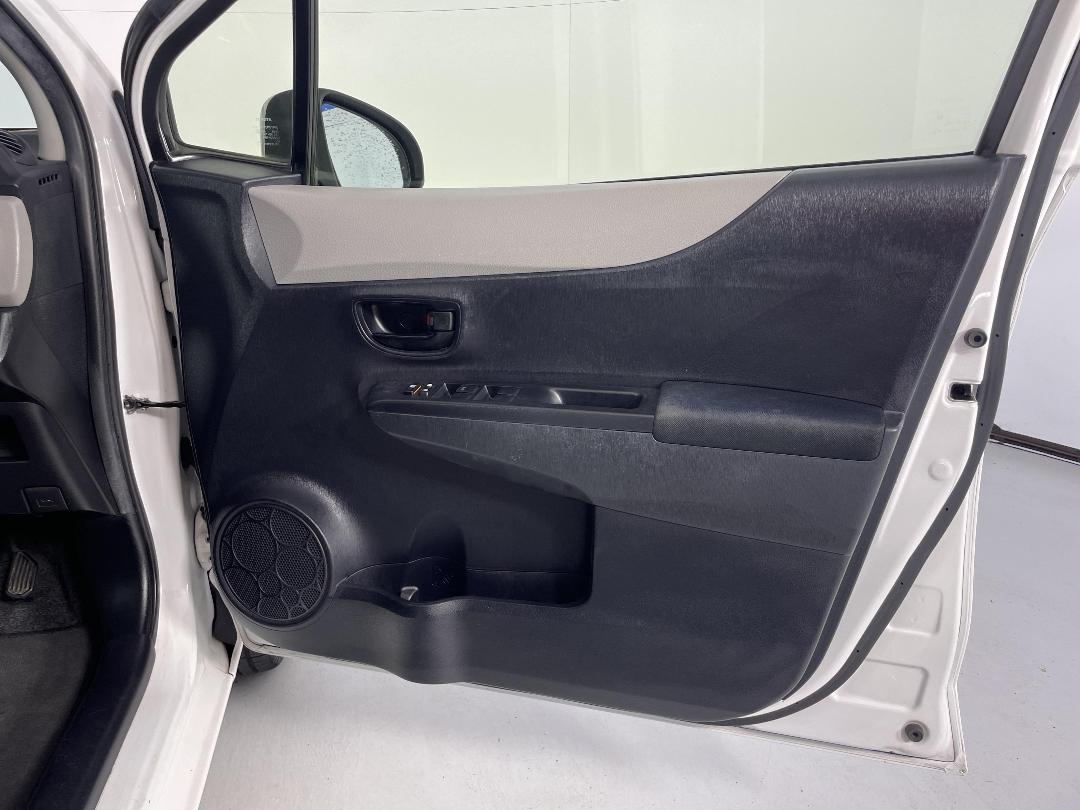 Photo '15' of Toyota Yaris