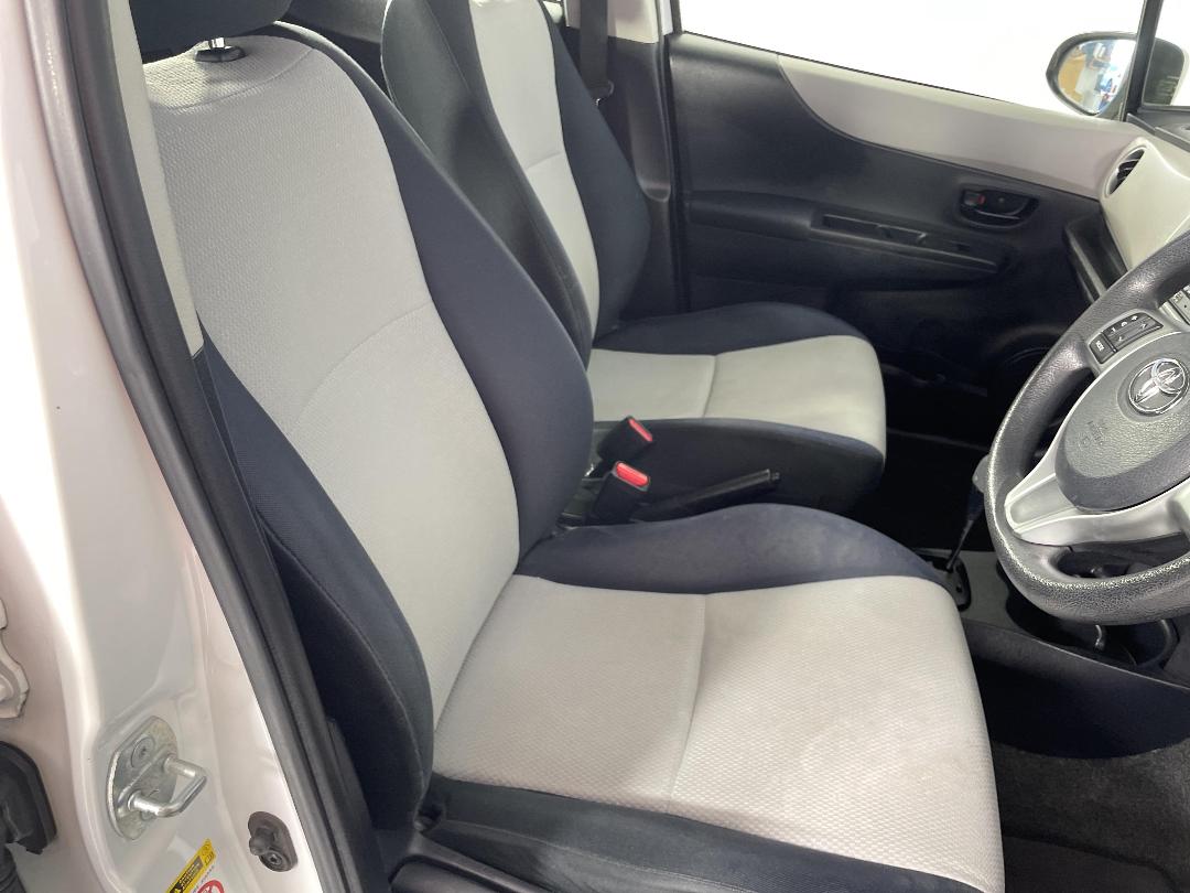 Photo '16' of Toyota Yaris