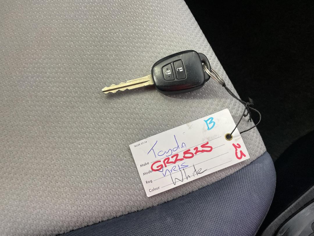 Photo '22' of Toyota Yaris