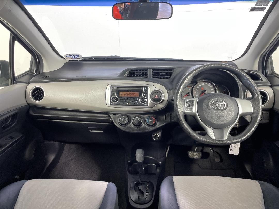 Photo '17' of Toyota Yaris